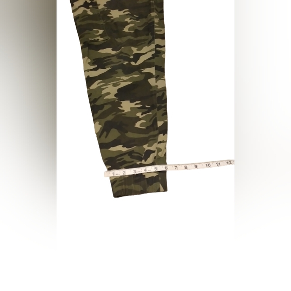 Almost Famous Women Size Large Green Camo Denim - Picture 5 of 8